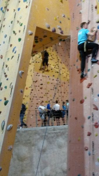 tl_files/Bilder Nachwuchs/Jugend/Teamevent/DNL_Klettern2.jpg